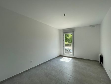 Appartement 3 pièces 65m2 MARSEILLE 9EME 1 079 euros - Photo 3