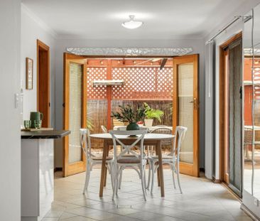 Spacious Townhouse with Exceptional Outdoor Entertaining - Photo 4