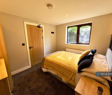 1 bedroom in a house share to rent - Photo 1