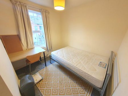 4 bedroom terraced house to rent - Photo 2