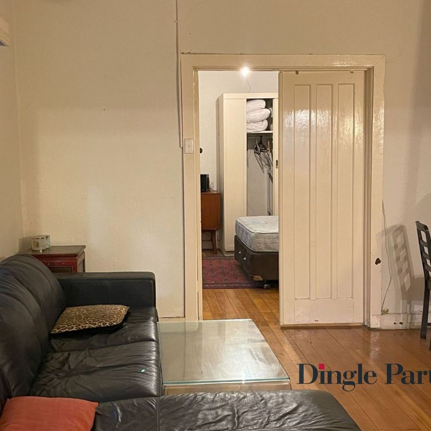 Charming Fully Furnished 1-Bedroom Apartment Moments from Fitzroy Gardens & Cafes - Photo 1