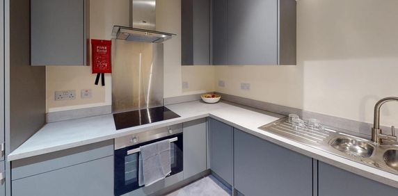 1 bedroom in a house share to rent - Photo 2