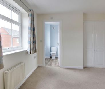 3 bedroom end of terrace house to rent - Photo 2