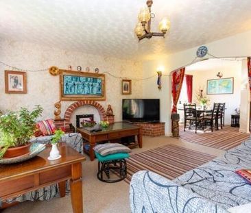 4 bedroom detached house to rent - Photo 2