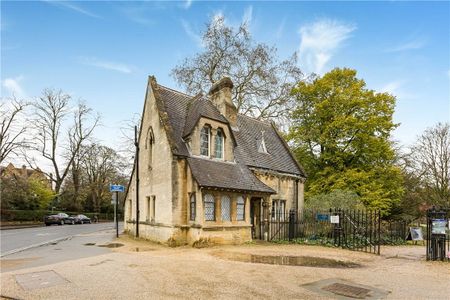 *GAS & ELECTRIC IS INCLUDED IN THE RENT* This two-bedroom detached home is situated on a highly desirable road. The property is offered un-furnished and a MUST see. - Photo 2