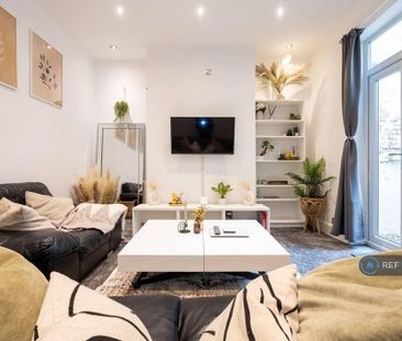 1 bedroom in a house share to rent - Photo 2