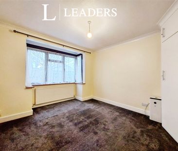 2 bedroom bungalow to rent North Crescent, SS2 - Photo 5