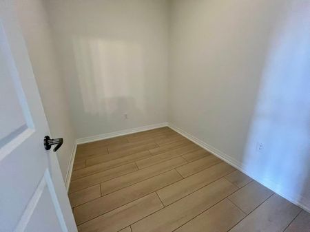 For Lease - 61 Tipp Drive, Richmond Hill, Ontario - Photo 2