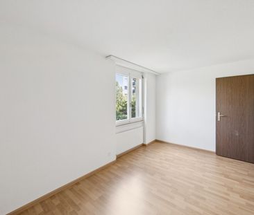 Frisch renovierte 4.5-Zimmerwohnung an ruhiger und zentraler Lage - Photo 2