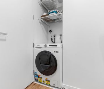 Superb Apartment with Carpark - Photo 4