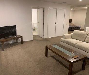 Large Central 2-Bed Gem with big Balcony! - Photo 2