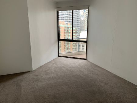 TOP FLOOR REFRESHED 2 BEDROOM APARTMENT WITH PARKING - Photo 3