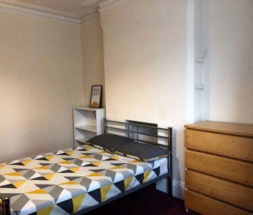 7 Bed Semi-Detached House, Lenton Boulevard, NG7 - Photo 6