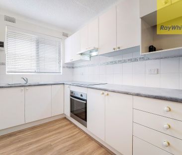 Stylish 2-Bedroom Apartment with Lock-Up Garage in Prime Parramatta... - Photo 4