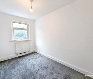 3 bedroom flat to rent - Photo 4