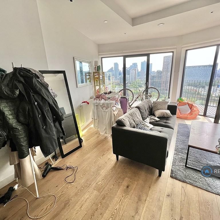1 bedroom in a flat share to rent - Photo 1