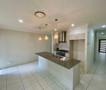 MODERN LIVING IN JORDAN SPRINGS! - Photo 3