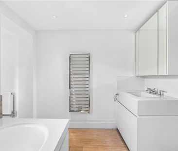 A beautiful first floor immaculate apartment with three spectacular double bedrooms situated in Holland Park. Minimum Tenancy Length 12 months EPC rating: D | Council Tax Band F - Photo 5