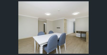 Delightful Villa in Prime Location - Photo 3