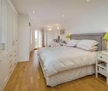 Totland Bay, Isle Of Wight, PO39 - Photo 3