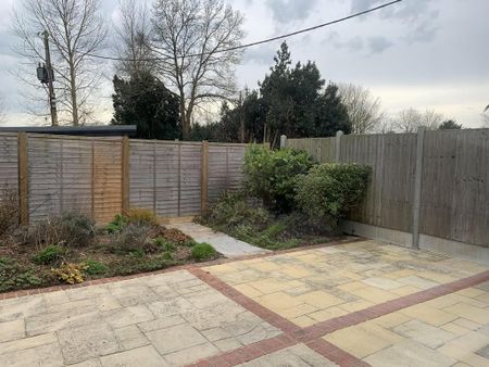2 bedroom mews to rent - Photo 3