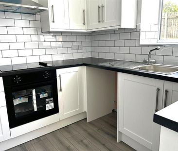 2 bedroom semi-detached house to rent - Photo 4