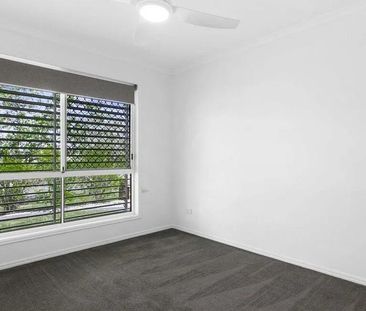 CENTRAL HERVEY BAY - SPACIOUS HOME - Photo 6