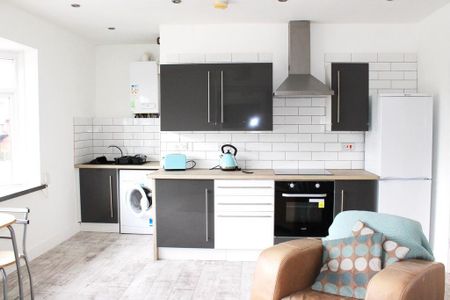 2 bedroom flat to rent - Photo 4