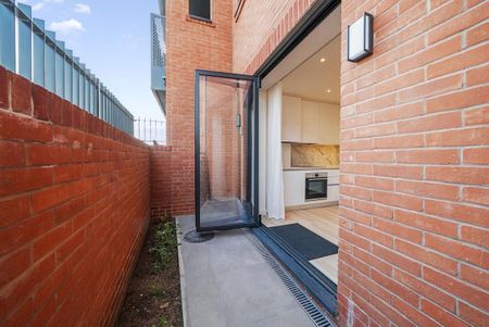 Voss Court, London SW16 - Photo 3