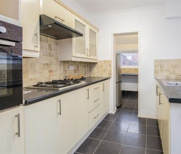 2 bed House - Mid Terrace To Let - Photo 4