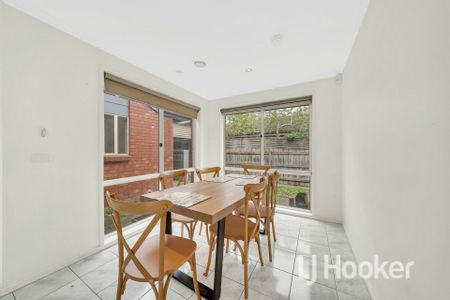 Beautiful and spacious 3-bedroom home for rent in Rowville! - Photo 3