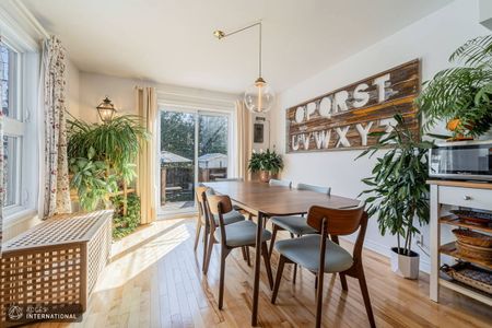 Furnished two-story house for rent in Villeray - abundant natural light - Photo 5