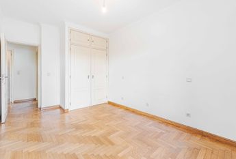 APARTAMENTO T2 NO ARNEIRO - CARCAVELOS