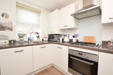 14, Park Road, Oulton, Leeds, West Yorkshire, LS26 8FX - Photo 2