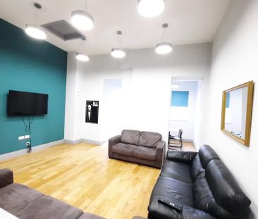 Green Penthouse, Lustrous House , Green Street Room 3 - Photo 1