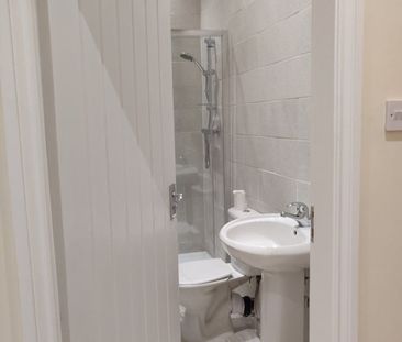 2 Bed Flat, Brixton Hill, SW2 - Photo 2