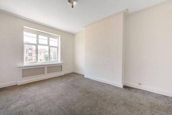 4 bedroom flat to rent - Photo 1