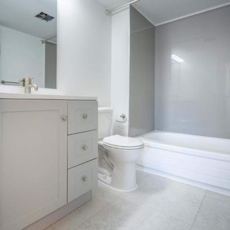 2 CH - 1 SDB - Montréal - $2,200 /mo - Photo 3