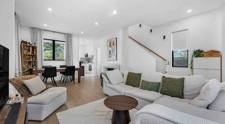 MANUREWA, 3 BEDROOMS - Photo 4