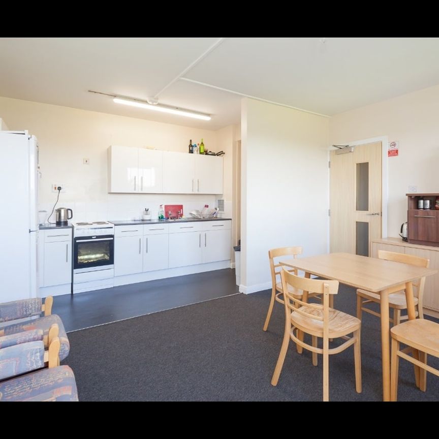 Room in a Shared Flat, Burrow Road East Dulwich, SE22 - Photo 1