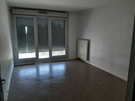 Location - Appartement T3 - 66 m² - Montbéliard - Photo 2