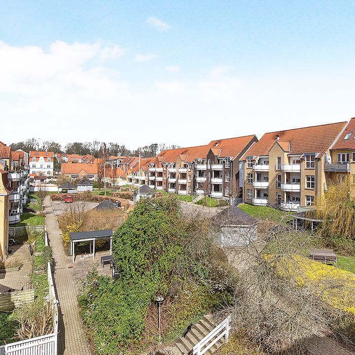 Renoveret med flot køkken - med stor altan - Photo 1