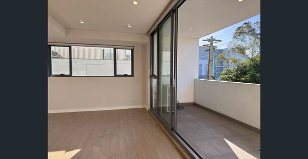 Spacious Two Bedroom, Two Bathroom Apartment – Prime Location! - Photo 1