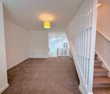 2 bedroom terraced house to rent - Photo 2