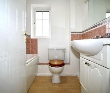 3 Bedroom House - Link Detached To Let - Photo 6