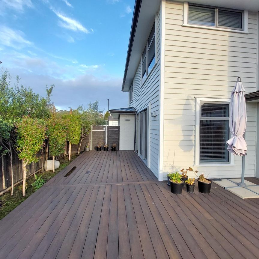 Spacious family Home in Millwater - Photo 1