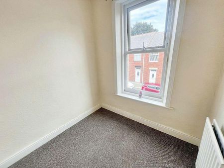 3 bed upper flat to rent in NE29 - Photo 2