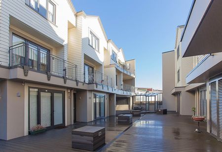 Two Bedroom Furnished Townhouse In Grammar Zone - Photo 3