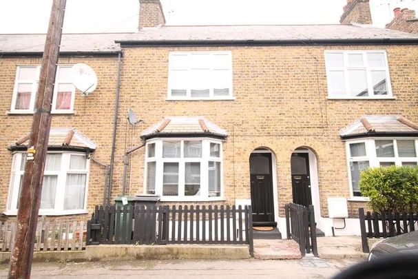 Crescent Road, Leyton, London, E10 - Photo 1