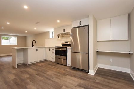 For Lease - 305 Palmerston Avenue, Whitby, Ontario - Photo 4